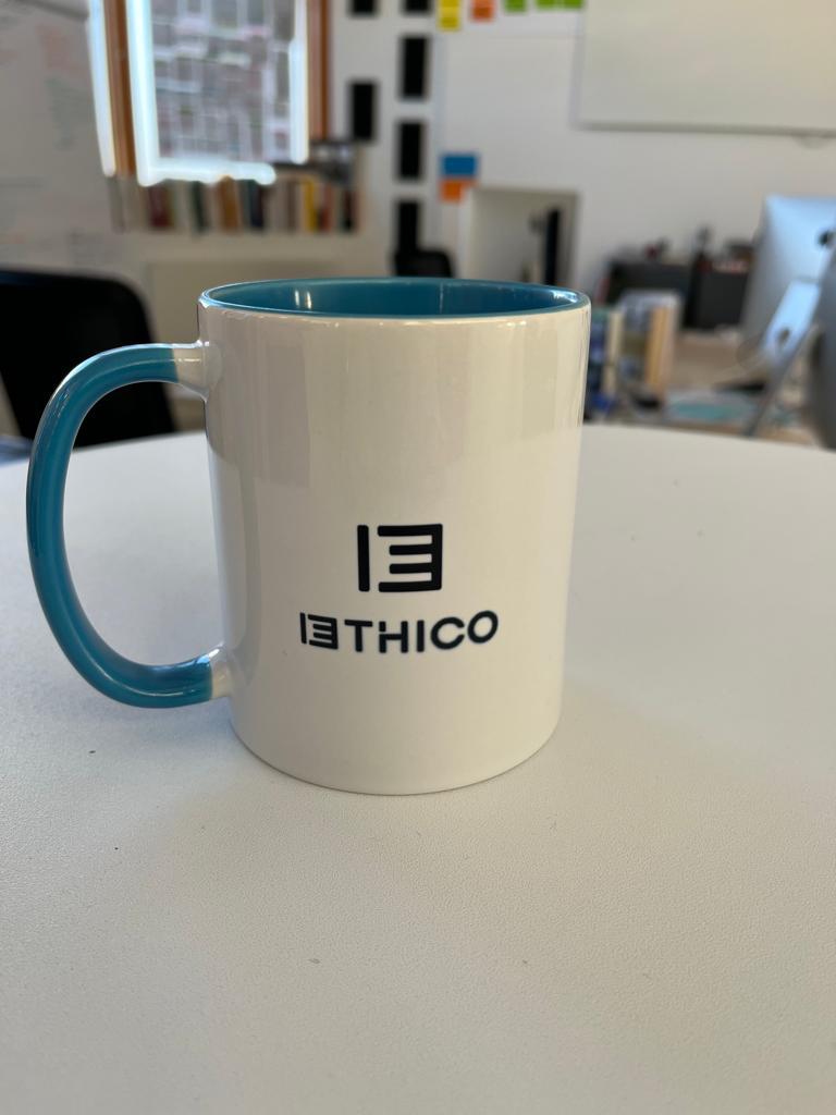 Tasse im Bildungsstellen und Ethico Design